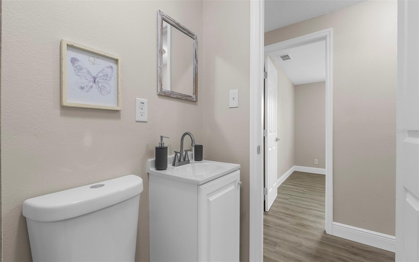 Listing photo id 24 for 3601 Giddens Avenue