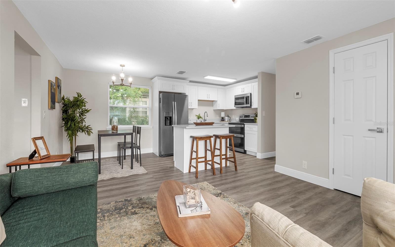 Listing photo id 2 for 3601 Giddens Avenue