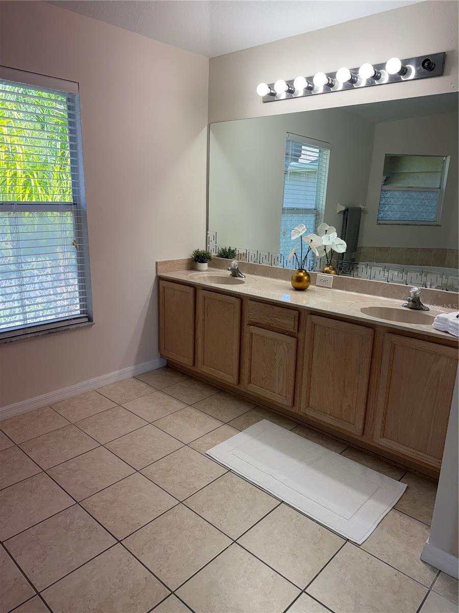 Image 21 of 41 For 10760 Plantation Bay Drive