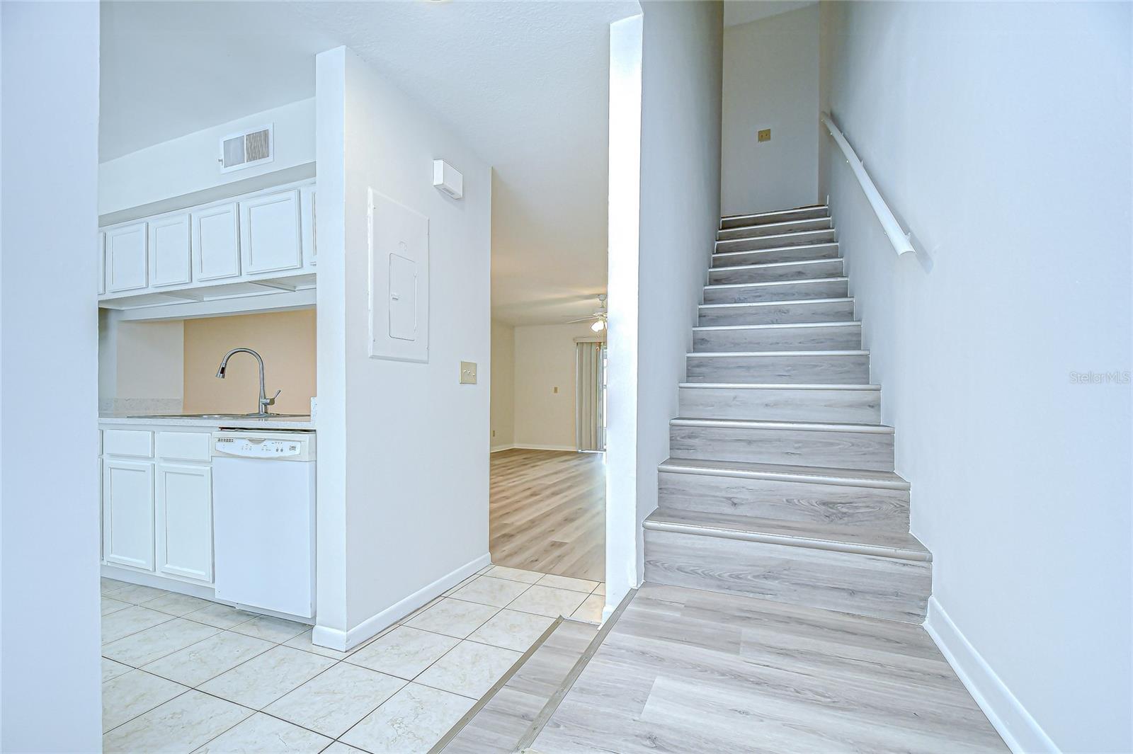 Image 11 of 54 For 5208 Sunridge Palms Drive 105