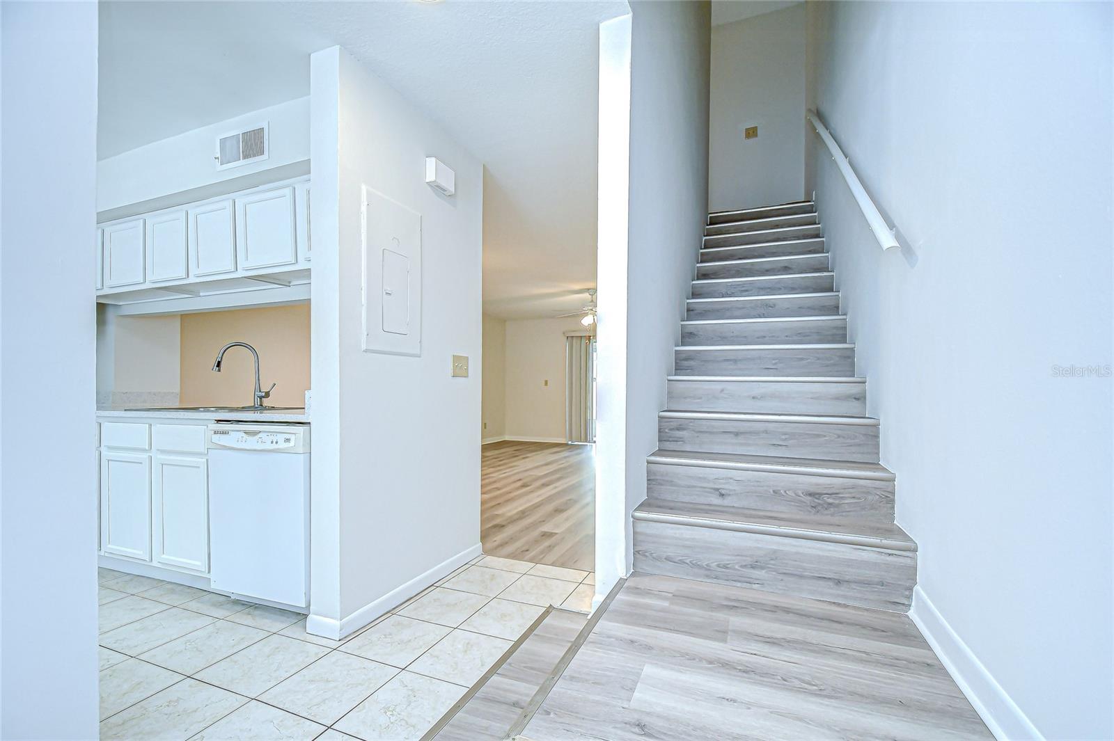 Image 3 of 54 For 5208 Sunridge Palms Drive 105
