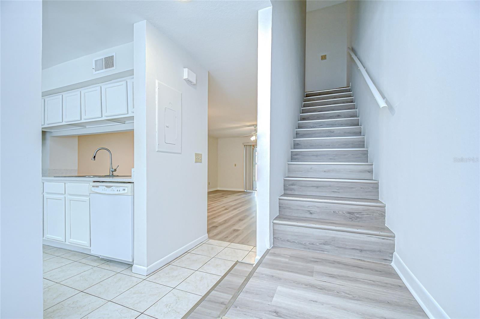 Image 5 of 54 For 5208 Sunridge Palms Drive 105