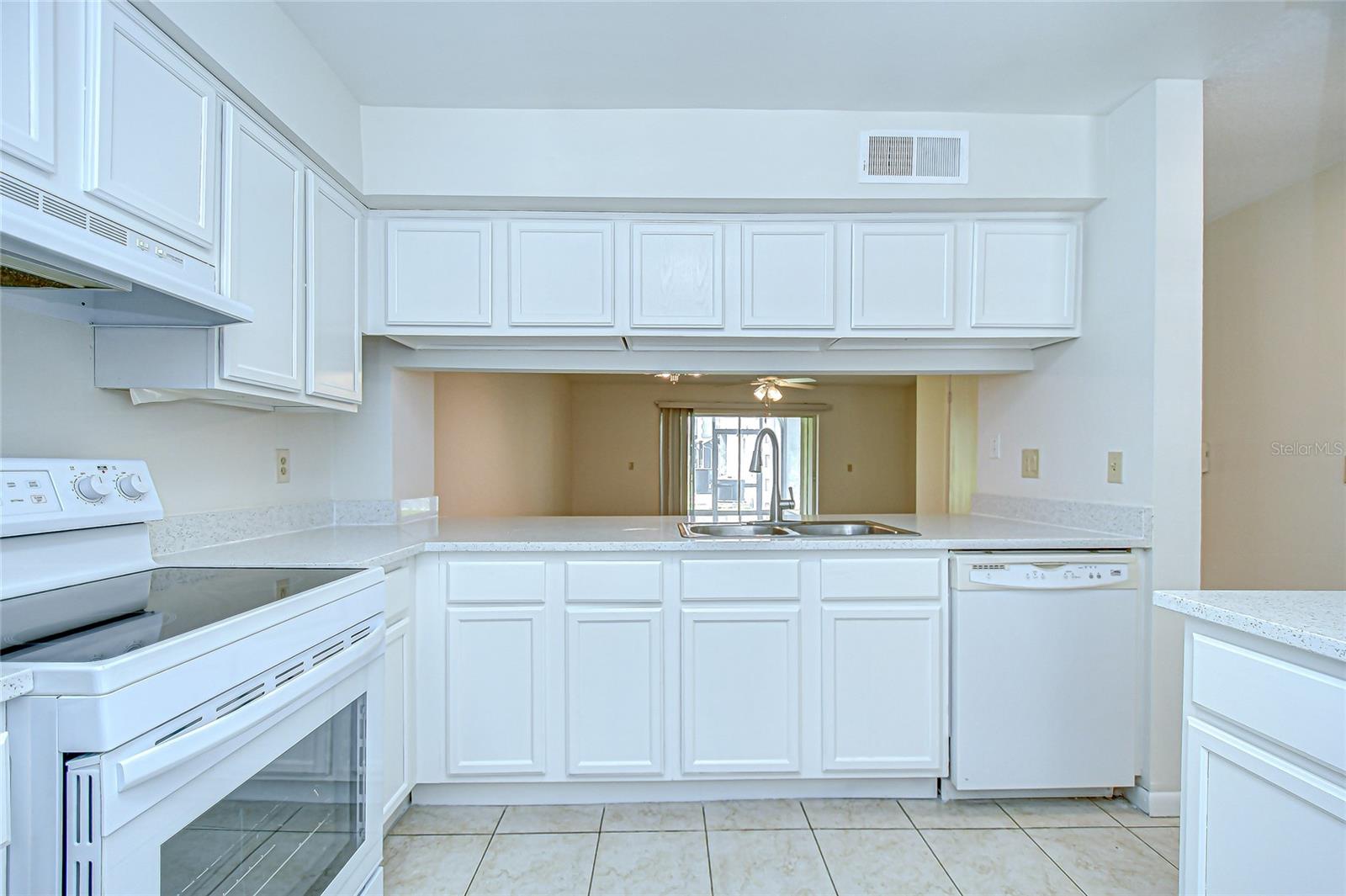 Image 7 of 54 For 5208 Sunridge Palms Drive 105