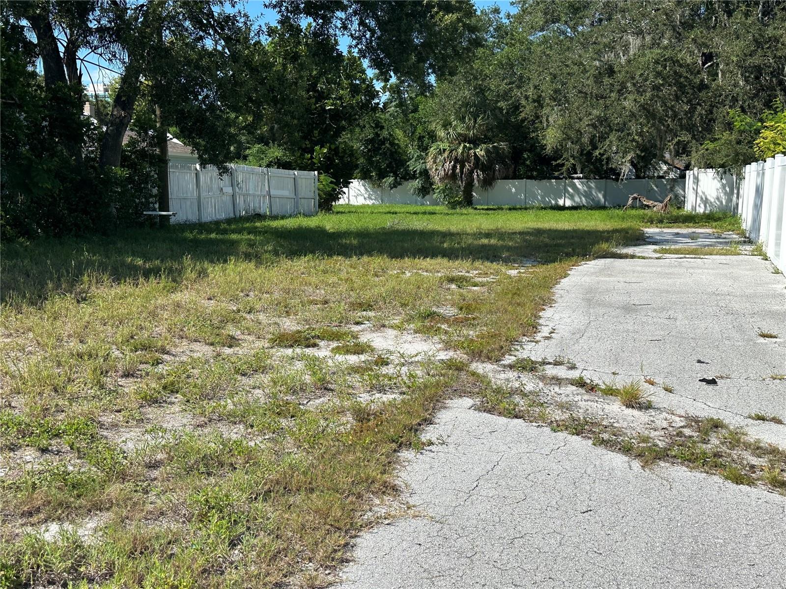 Image 4 of 5 For 1004 Druid Road E