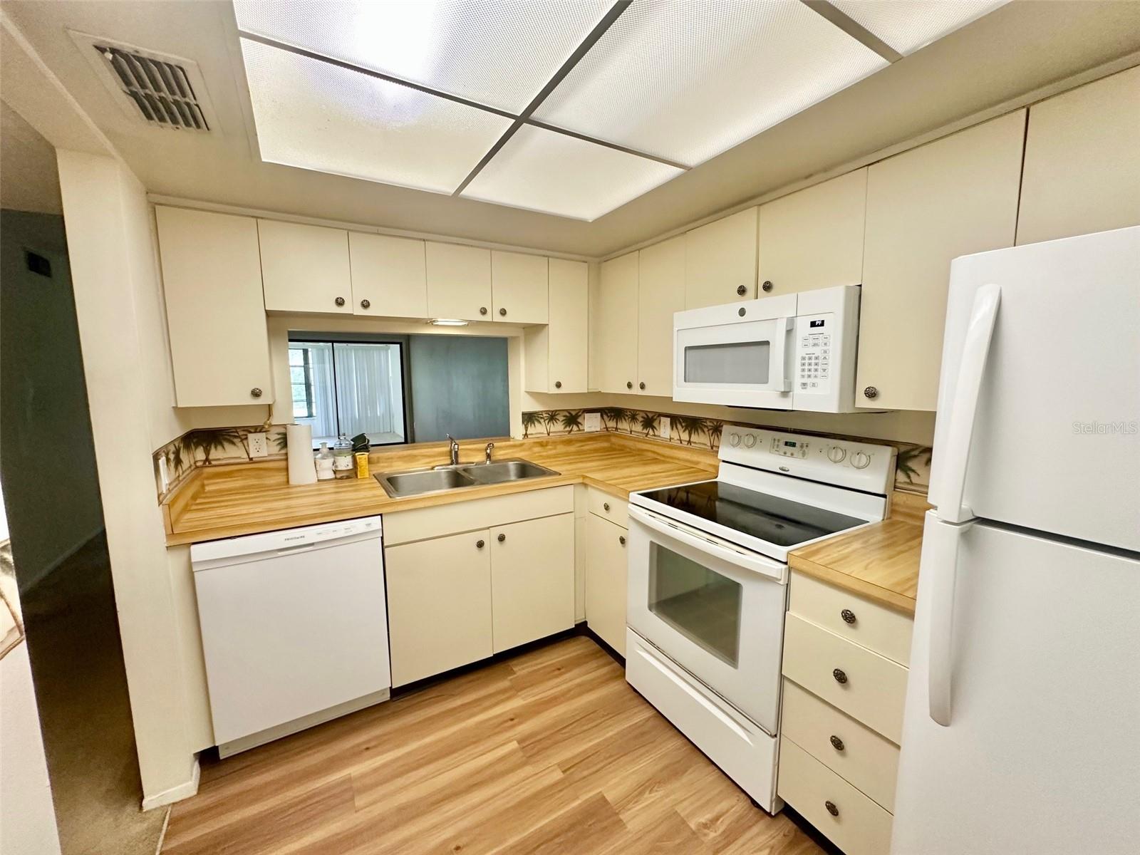 Image 4 of 11 For 3048 Eastland Boulevard C203