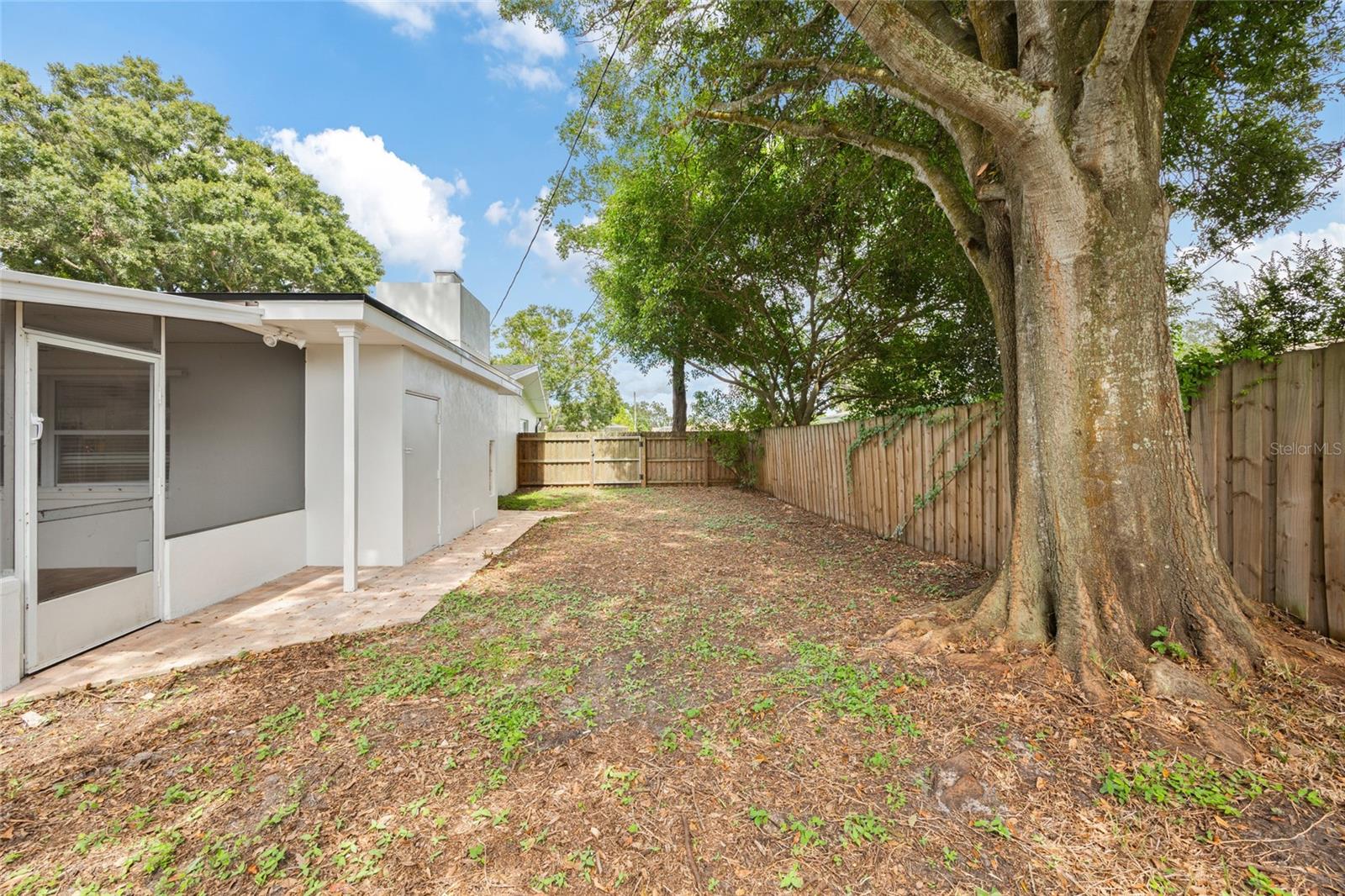 Image 36 of 53 For 3000 Roberta Street
