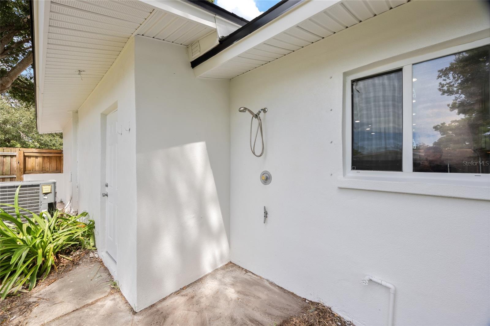 Image 43 of 53 For 3000 Roberta Street