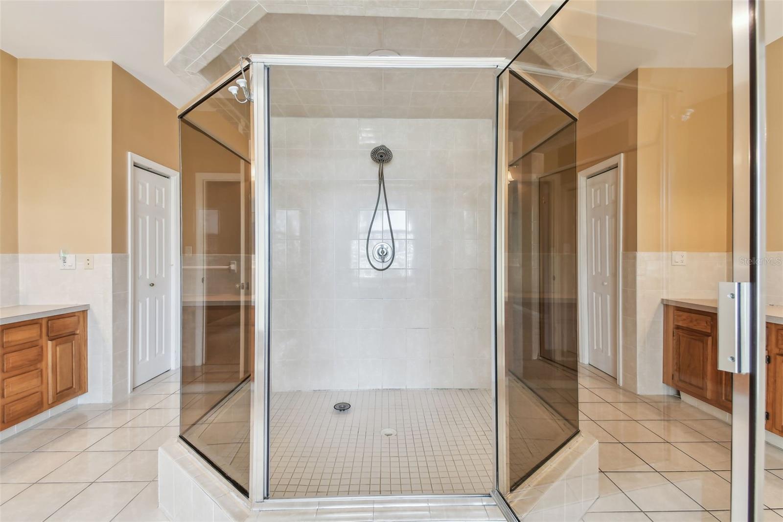 Image 24 of 38 For 284 Peninsula Avenue