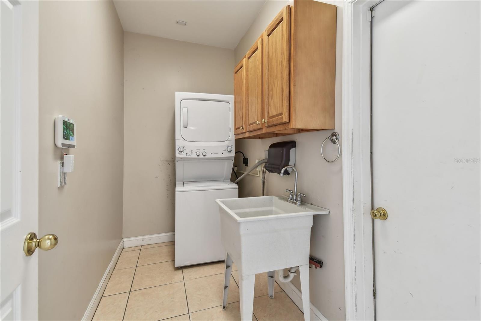 Image 33 of 38 For 284 Peninsula Avenue