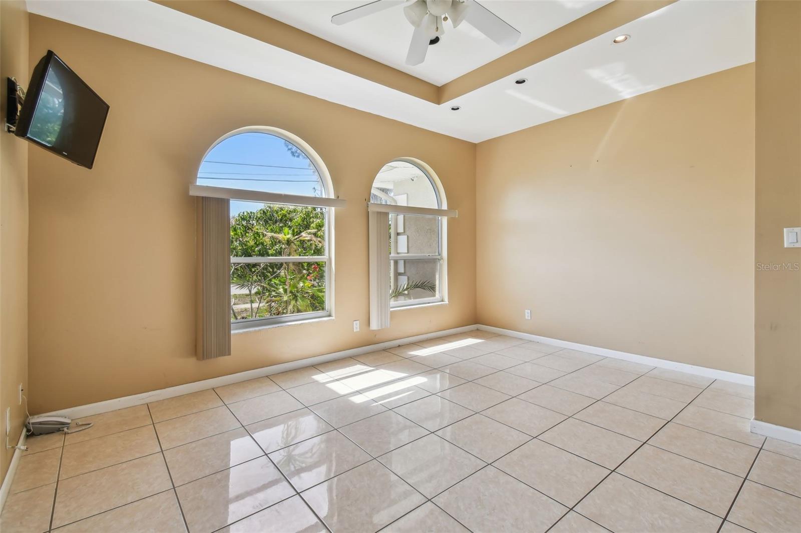 Image 7 of 38 For 284 Peninsula Avenue