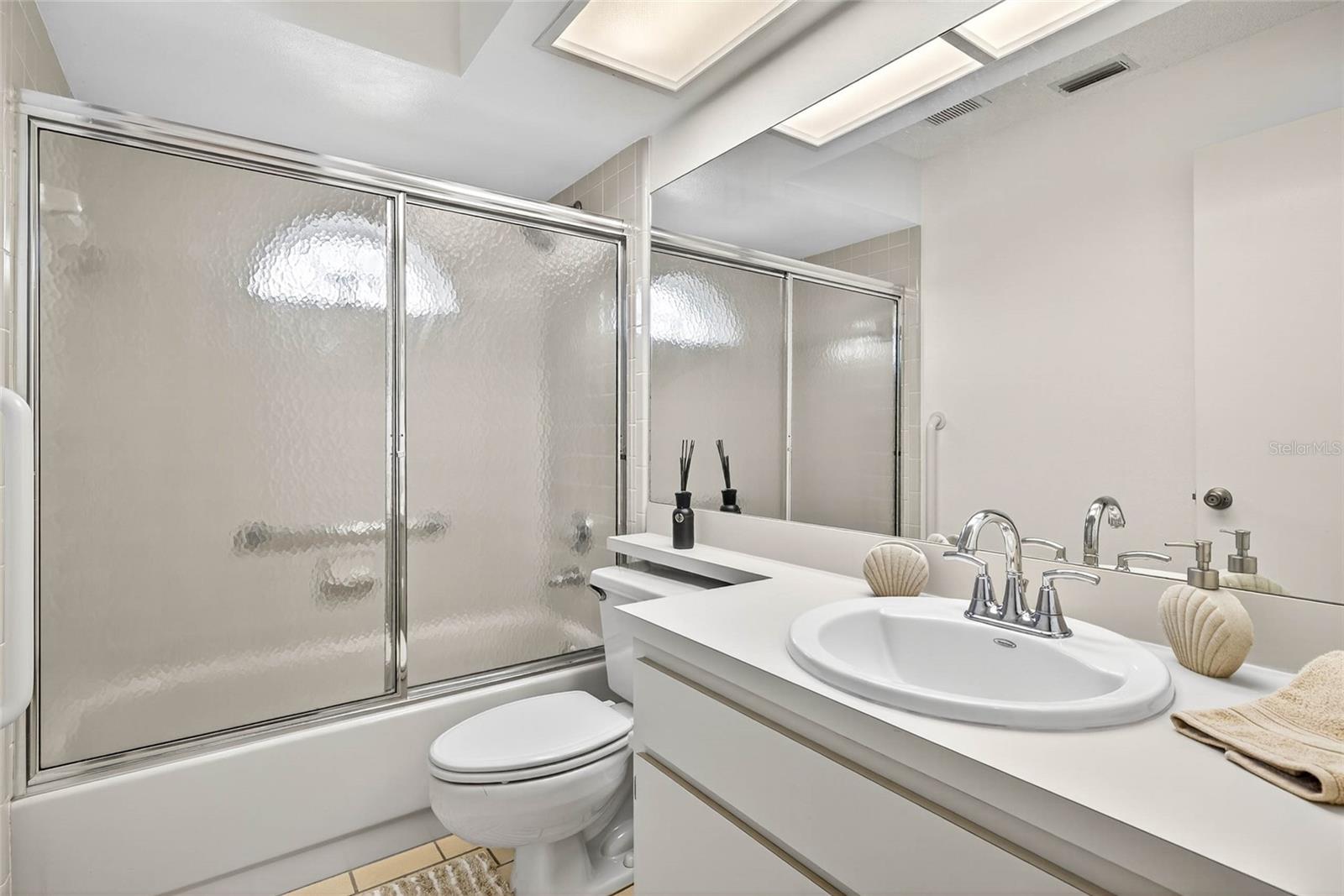 Image 18 of 47 For 4658 Wallingford Court