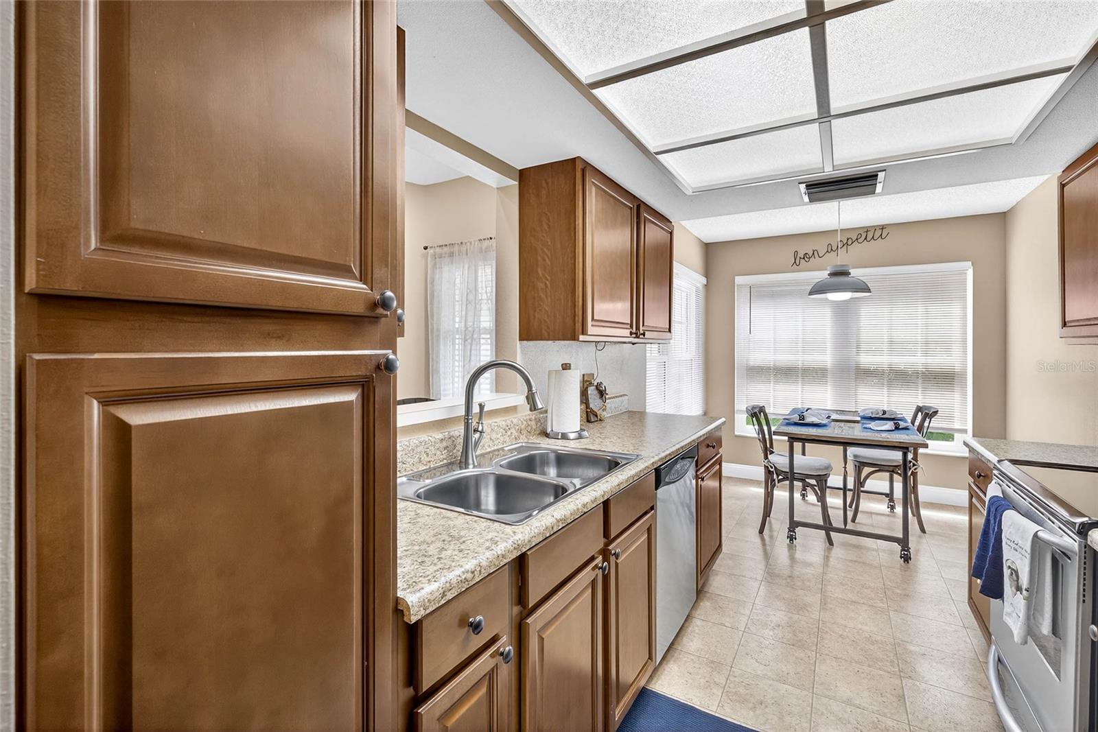 Image 22 of 47 For 4658 Wallingford Court