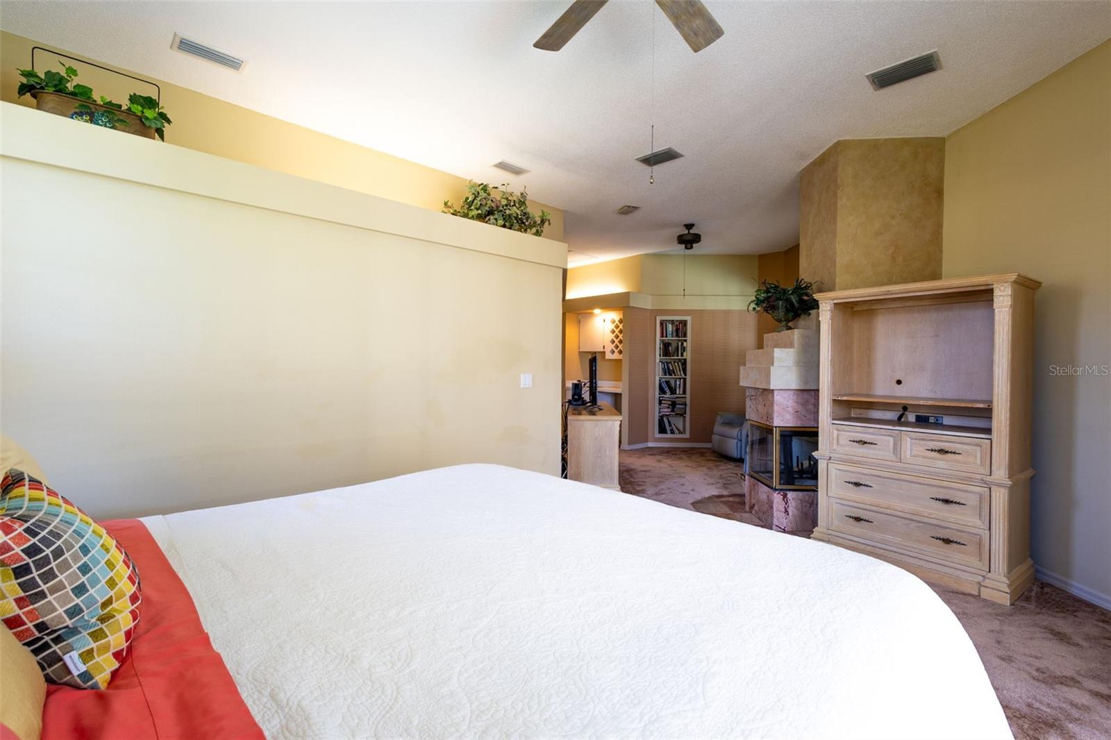 Image 16 of 49 For 10752 Chapman Court