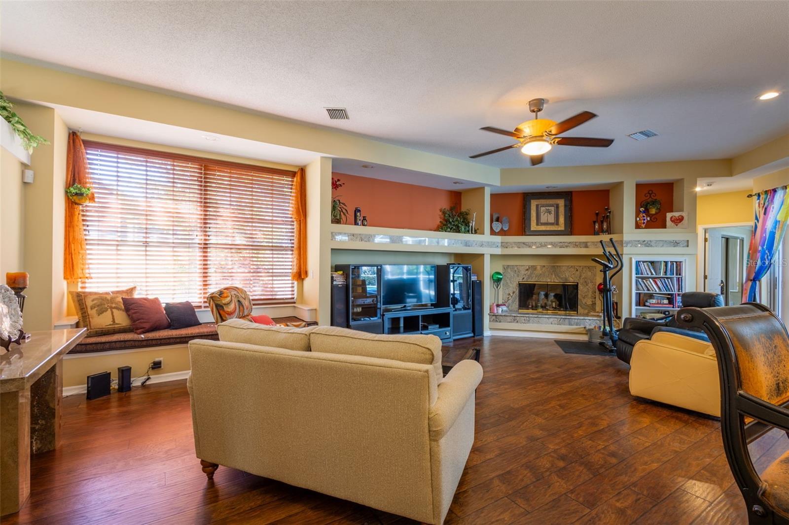 Image 28 of 49 For 10752 Chapman Court