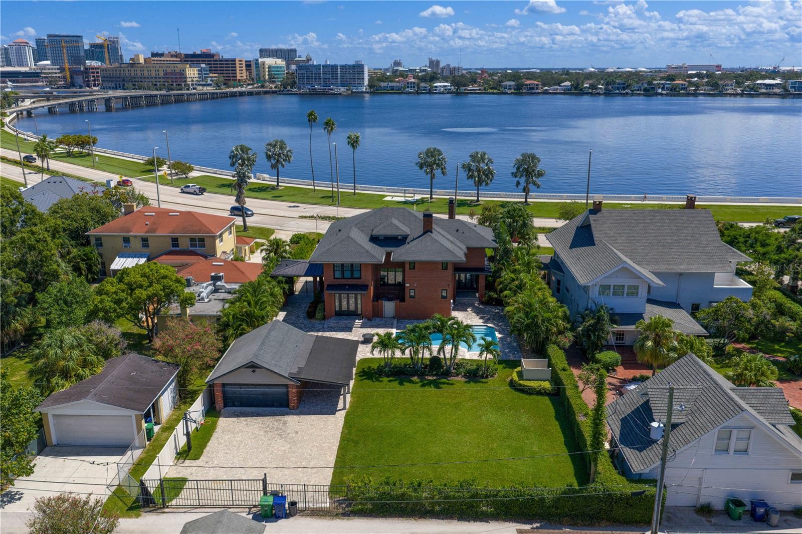 Image 6 of 70 For 815 Bayshore Boulevard