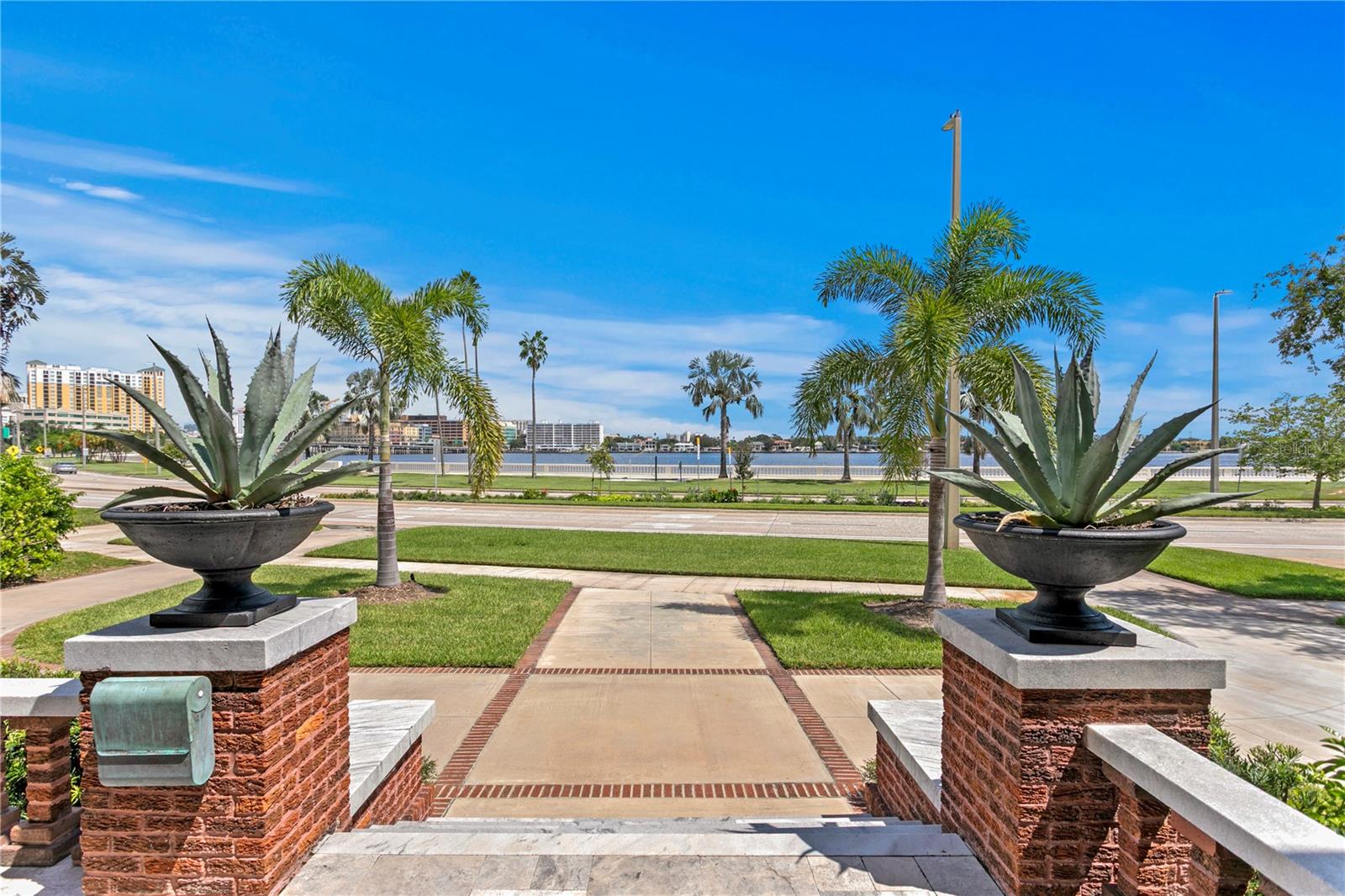 Image 7 of 70 For 815 Bayshore Boulevard