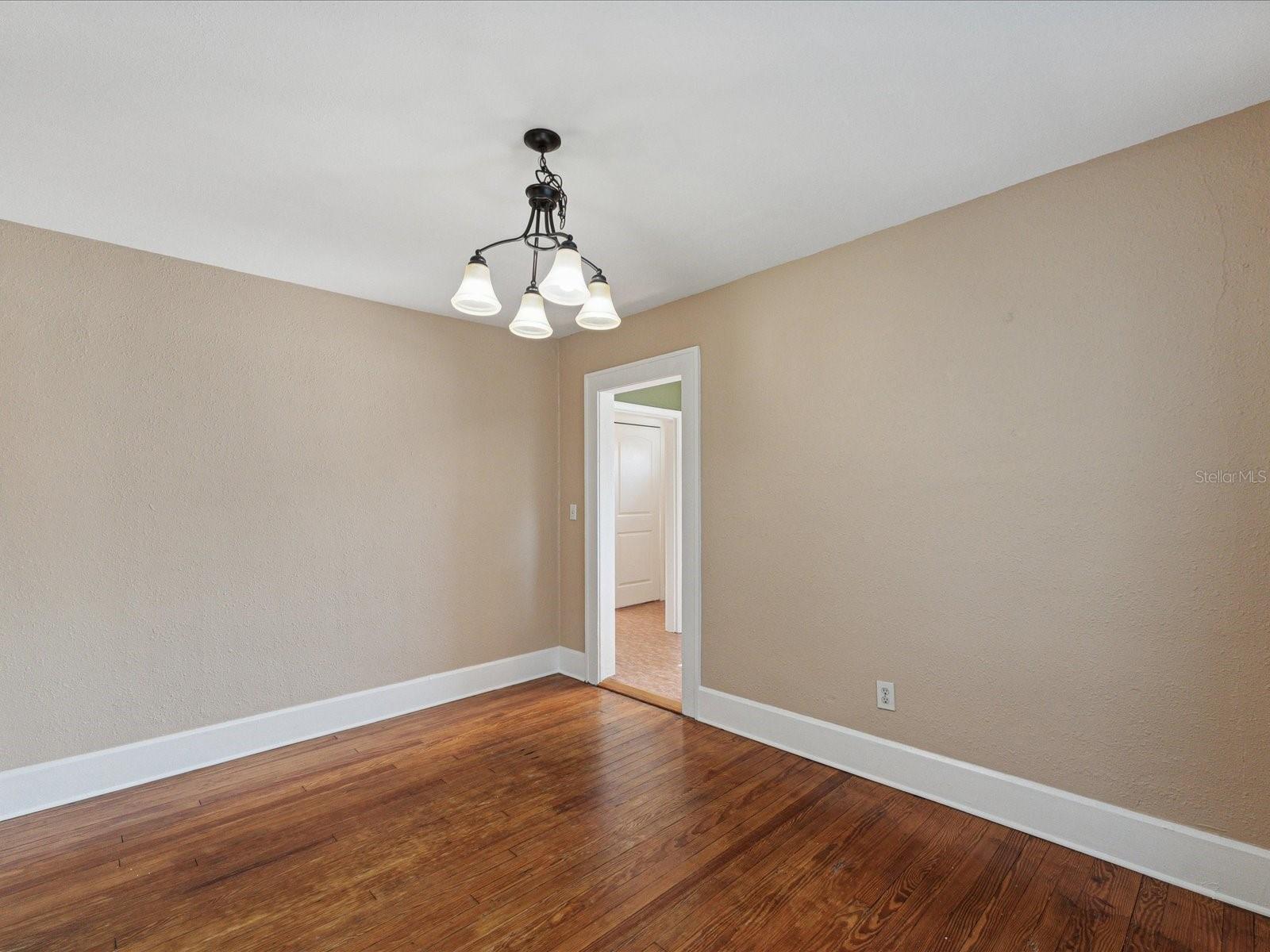 Image 11 of 37 For 2911 11th Street N