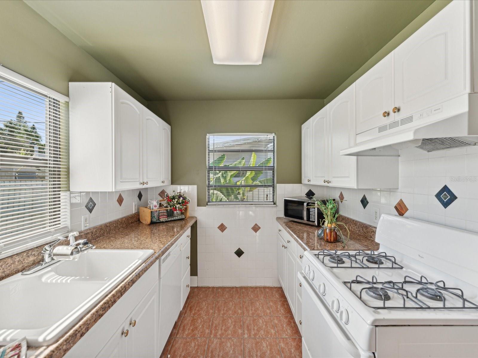 Image 12 of 37 For 2911 11th Street N