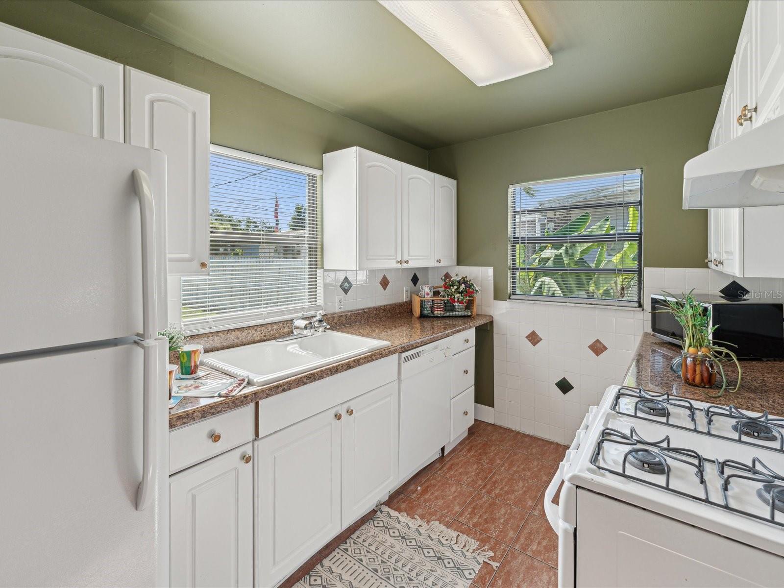 Image 13 of 37 For 2911 11th Street N