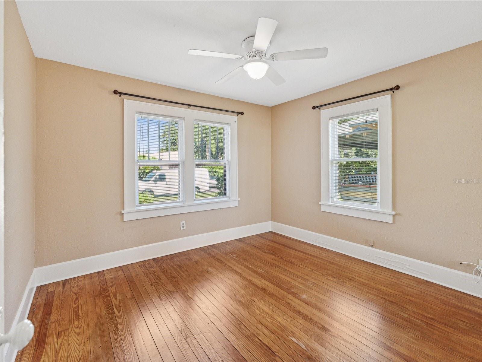 Image 17 of 37 For 2911 11th Street N