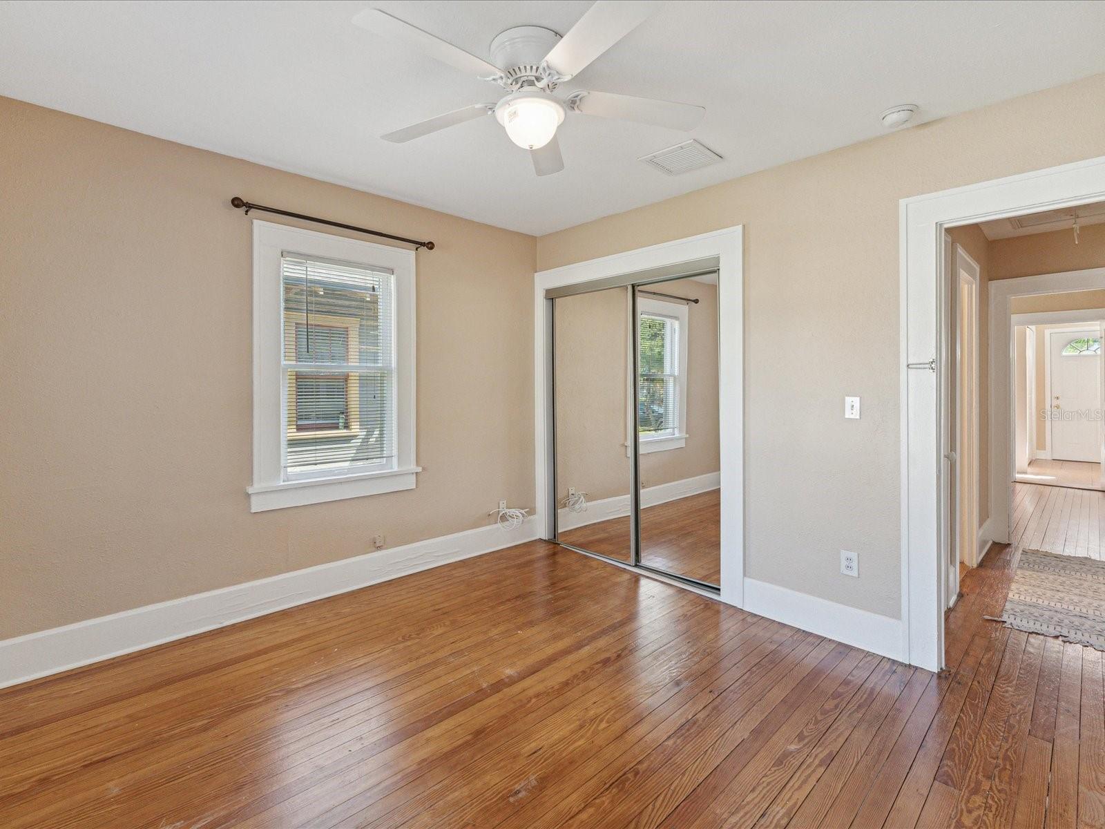 Image 18 of 37 For 2911 11th Street N