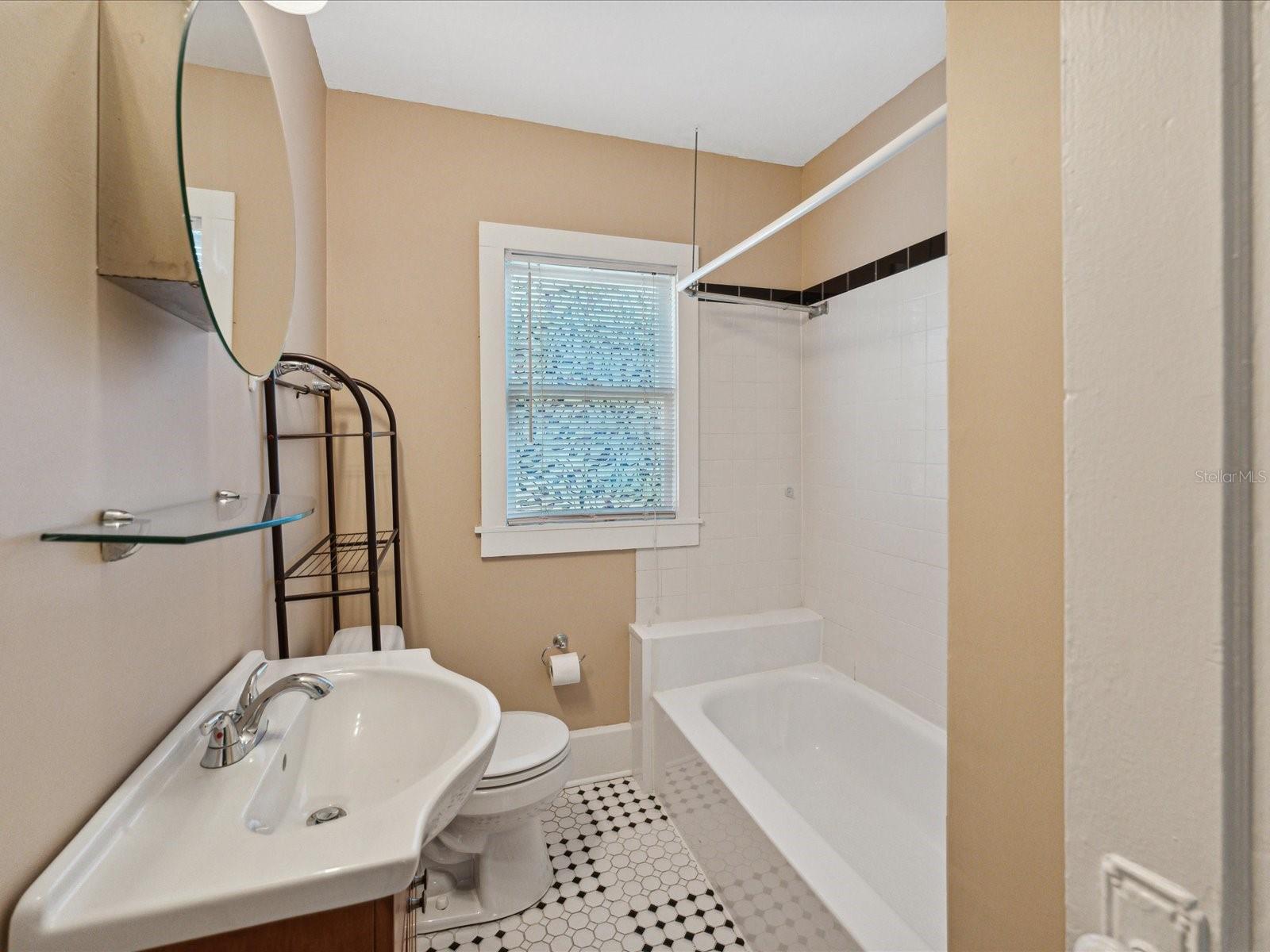 Image 19 of 37 For 2911 11th Street N