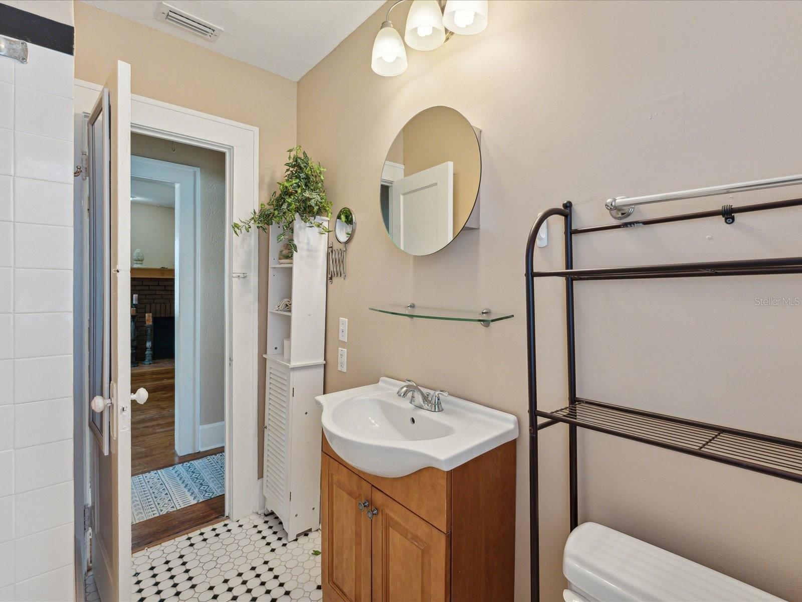 Image 20 of 37 For 2911 11th Street N