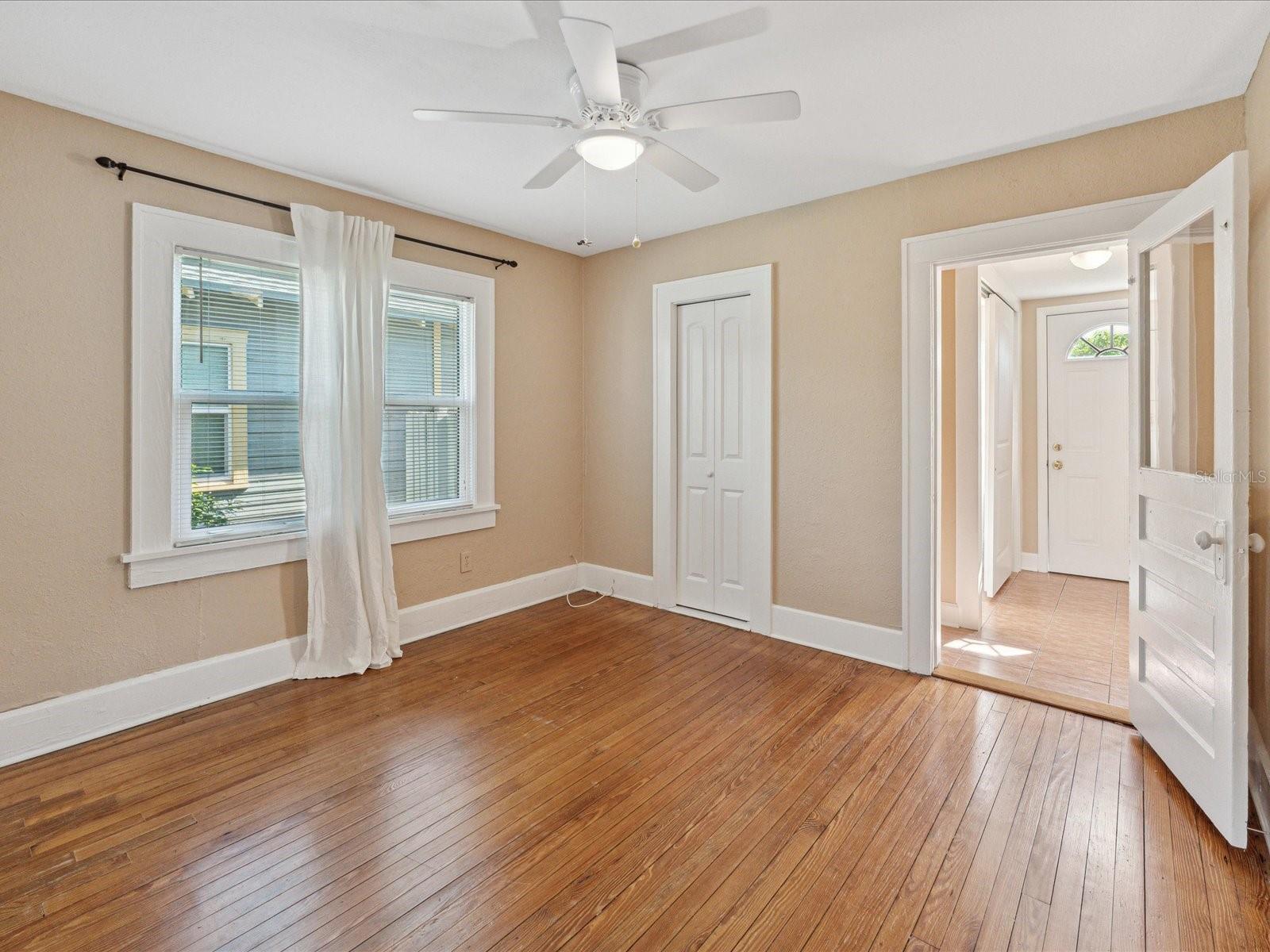 Image 21 of 37 For 2911 11th Street N