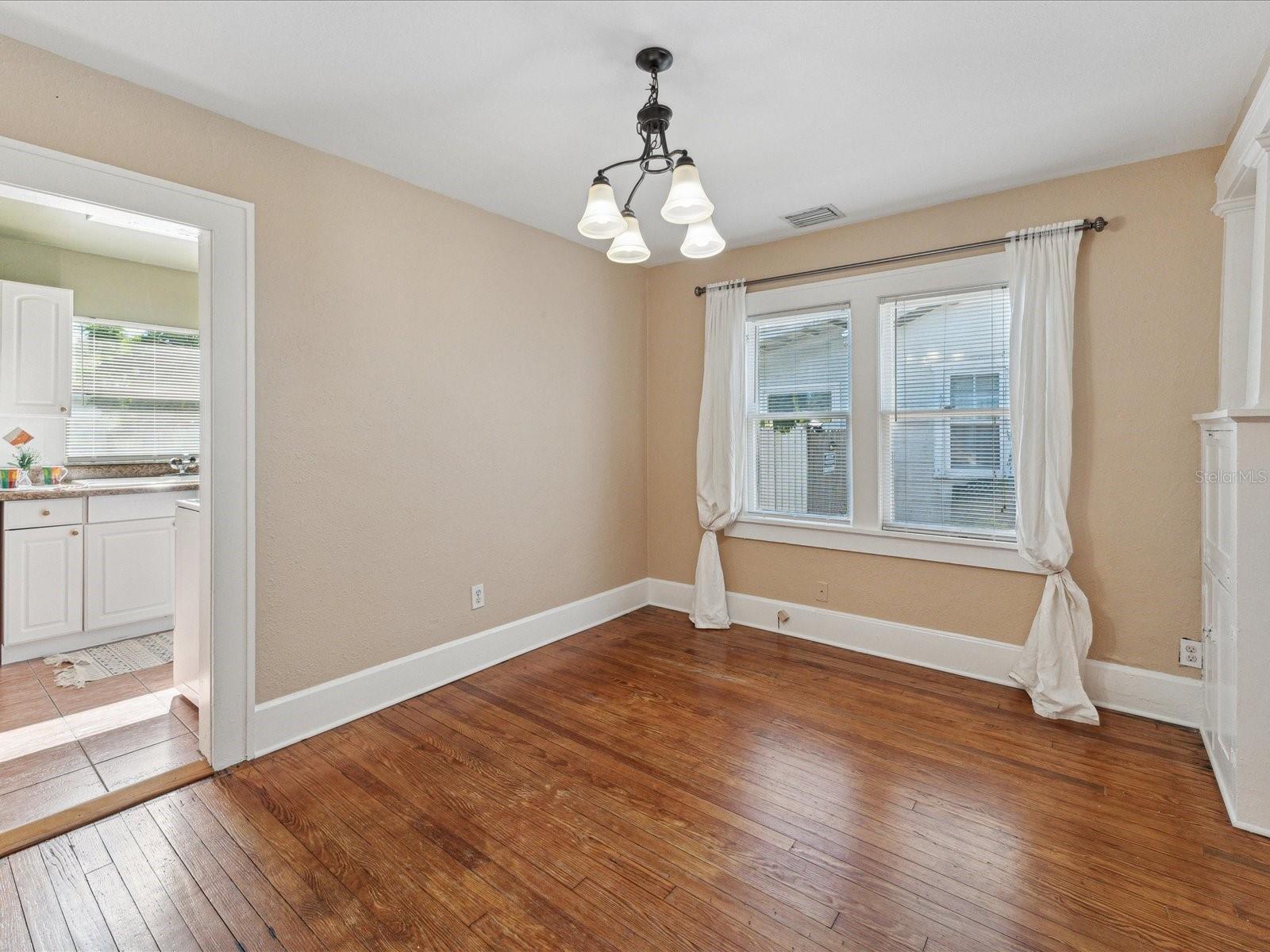 Image 9 of 37 For 2911 11th Street N