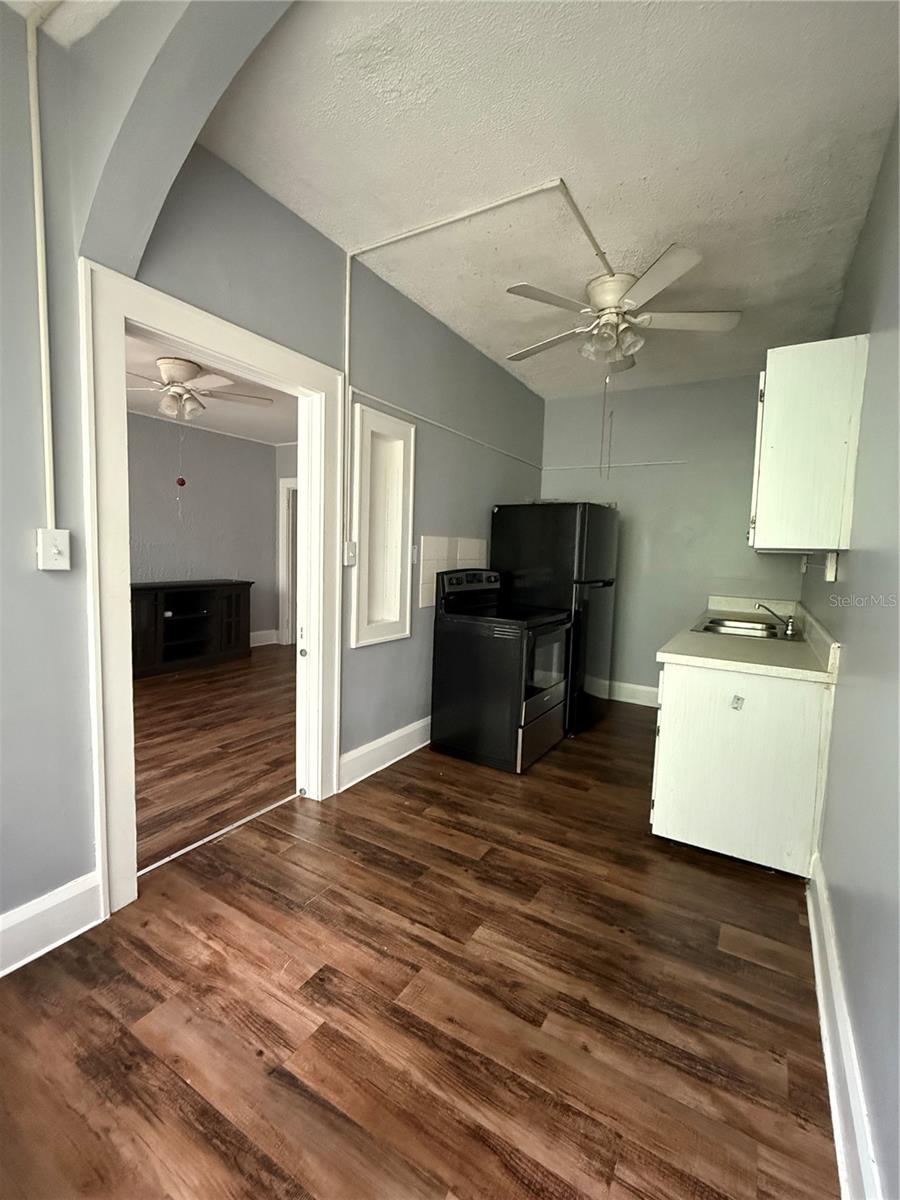 Image 11 of 12 For 730 Central Avenue 8