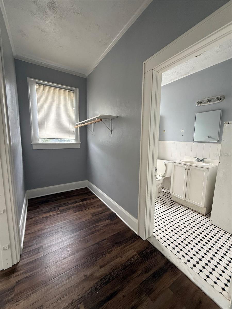 Image 8 of 12 For 730 Central Avenue 8