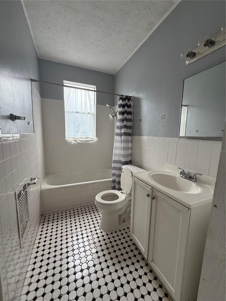 Image 9 of 12 For 730 Central Avenue 8