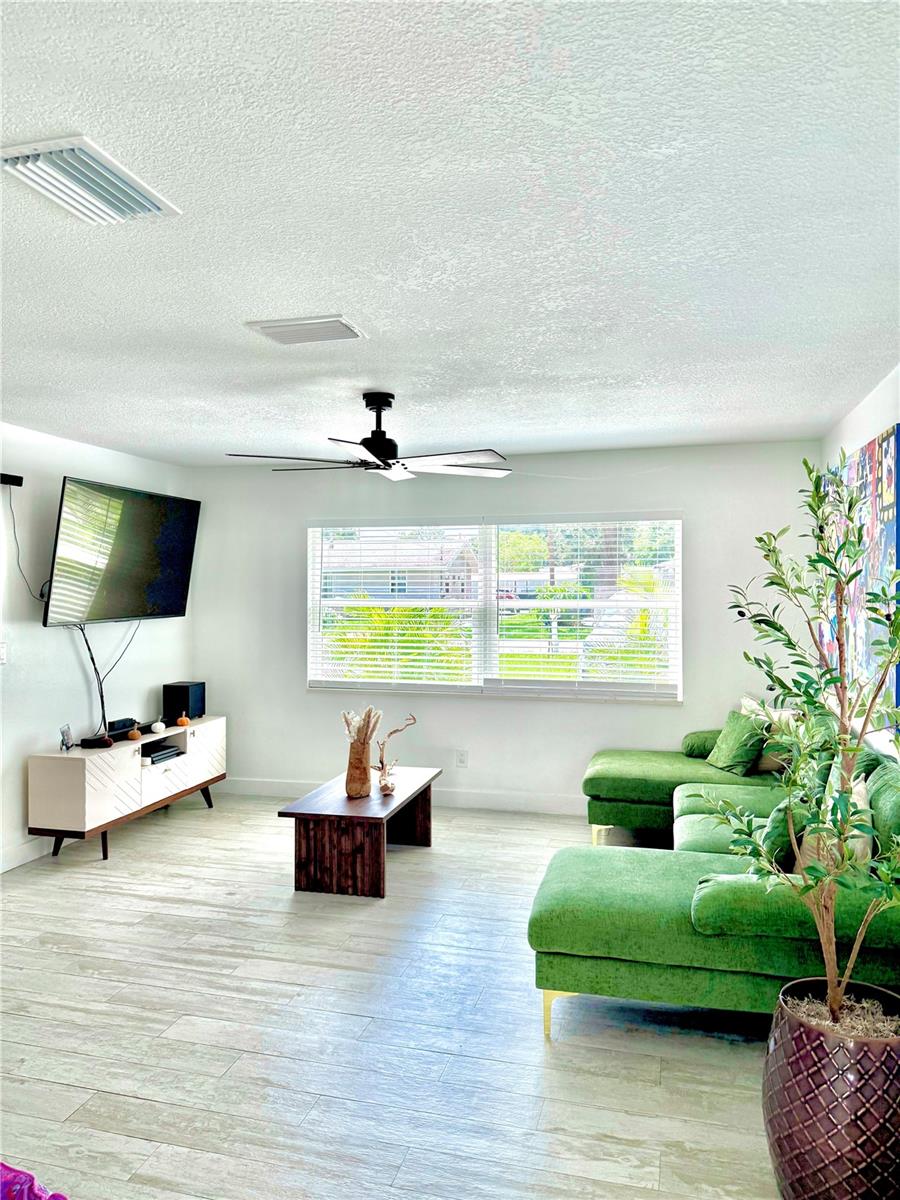 Image 4 of 36 For 2311 Kentucky Avenue