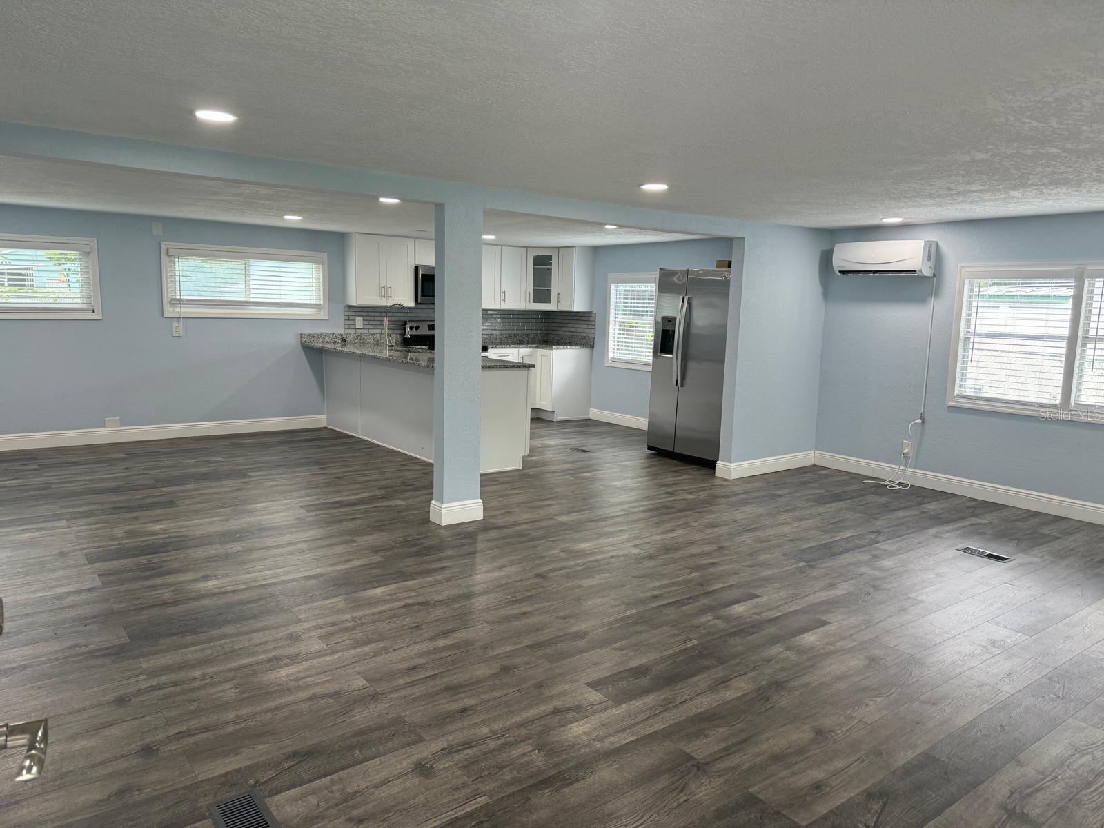 Image 4 of 21 For 8711 Mayflower Road