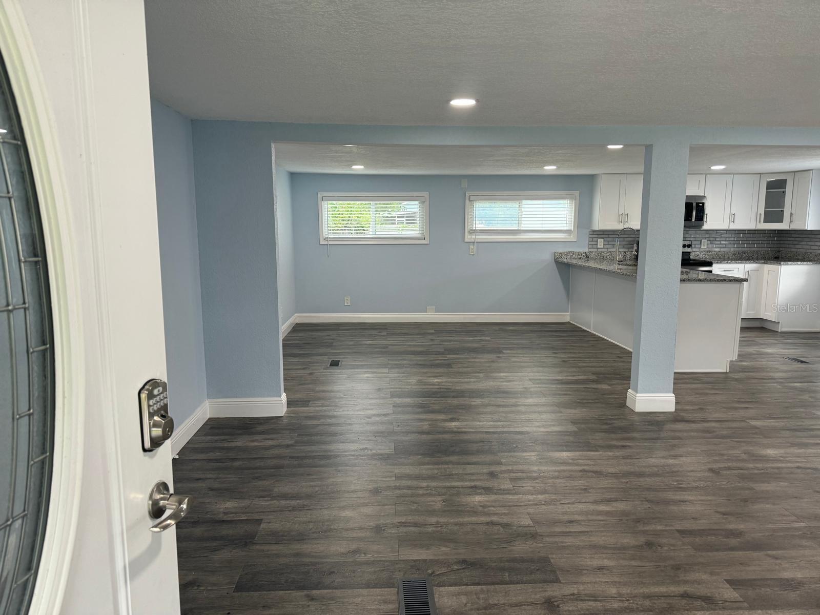 Image 5 of 21 For 8711 Mayflower Road