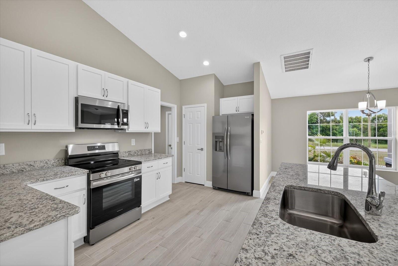 Image 18 of 56 For 6005 Moongate Road