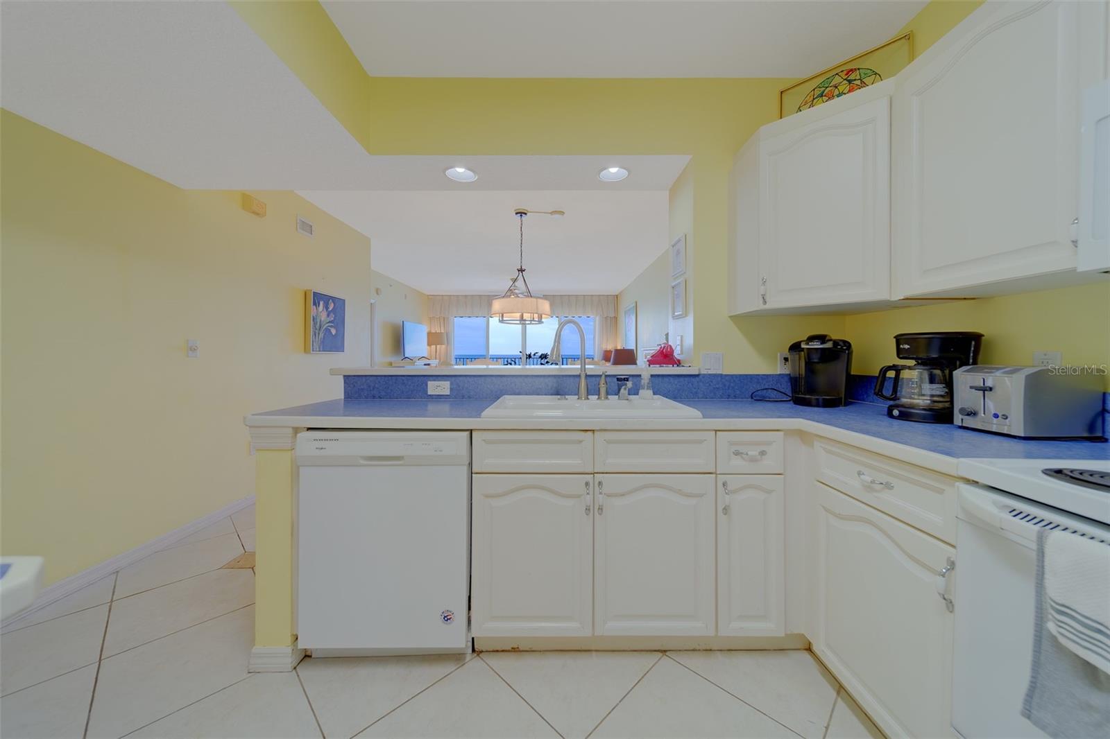 Image 10 of 67 For 16450 Gulf Boulevard 564