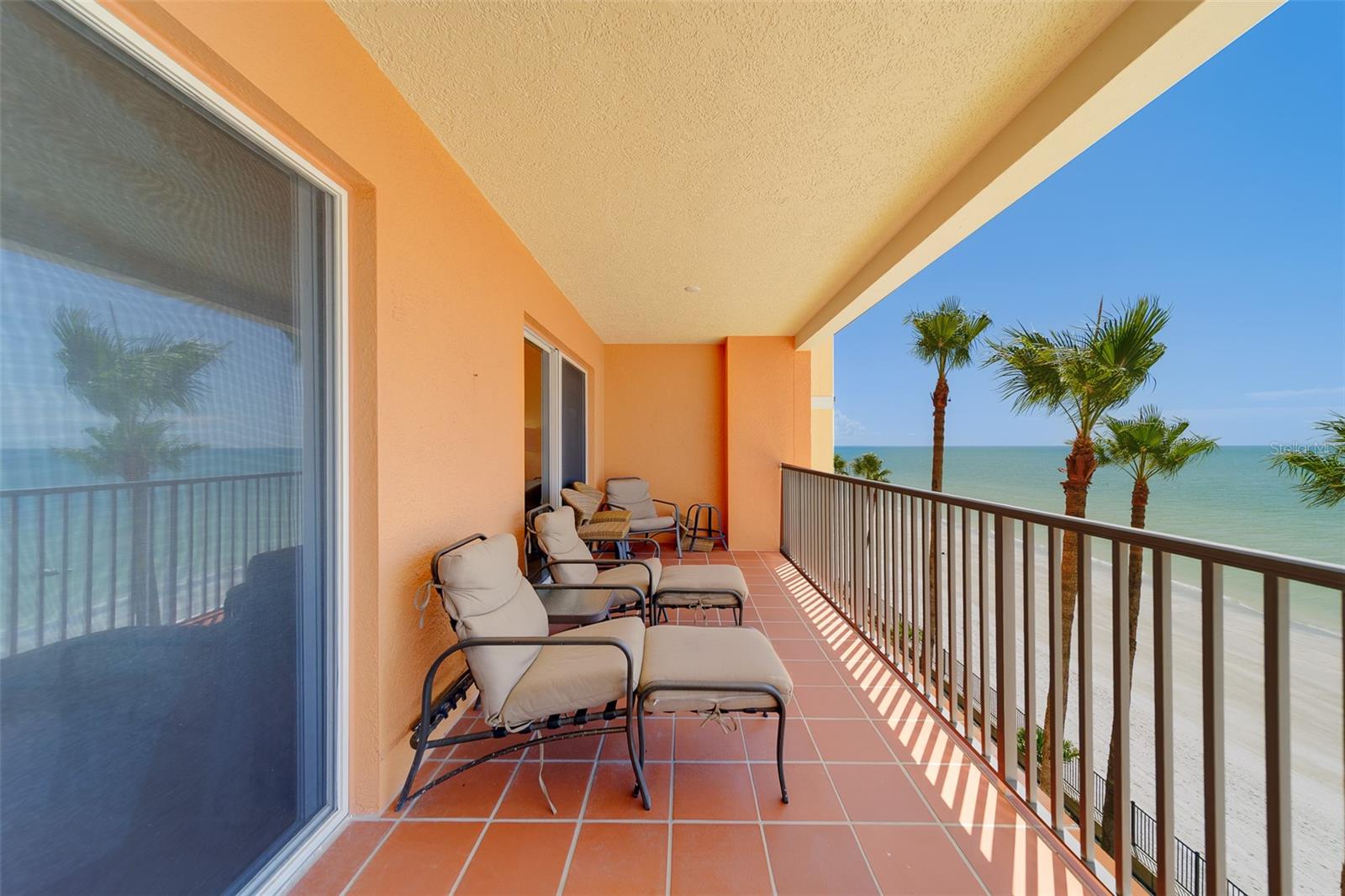 Image 20 of 67 For 16450 Gulf Boulevard 564