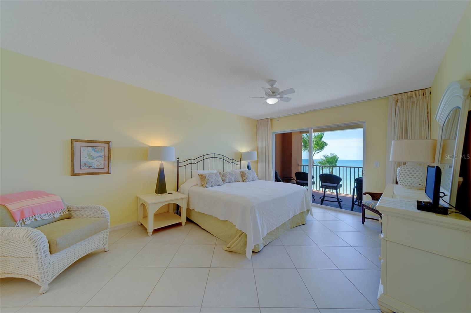Image 22 of 67 For 16450 Gulf Boulevard 564