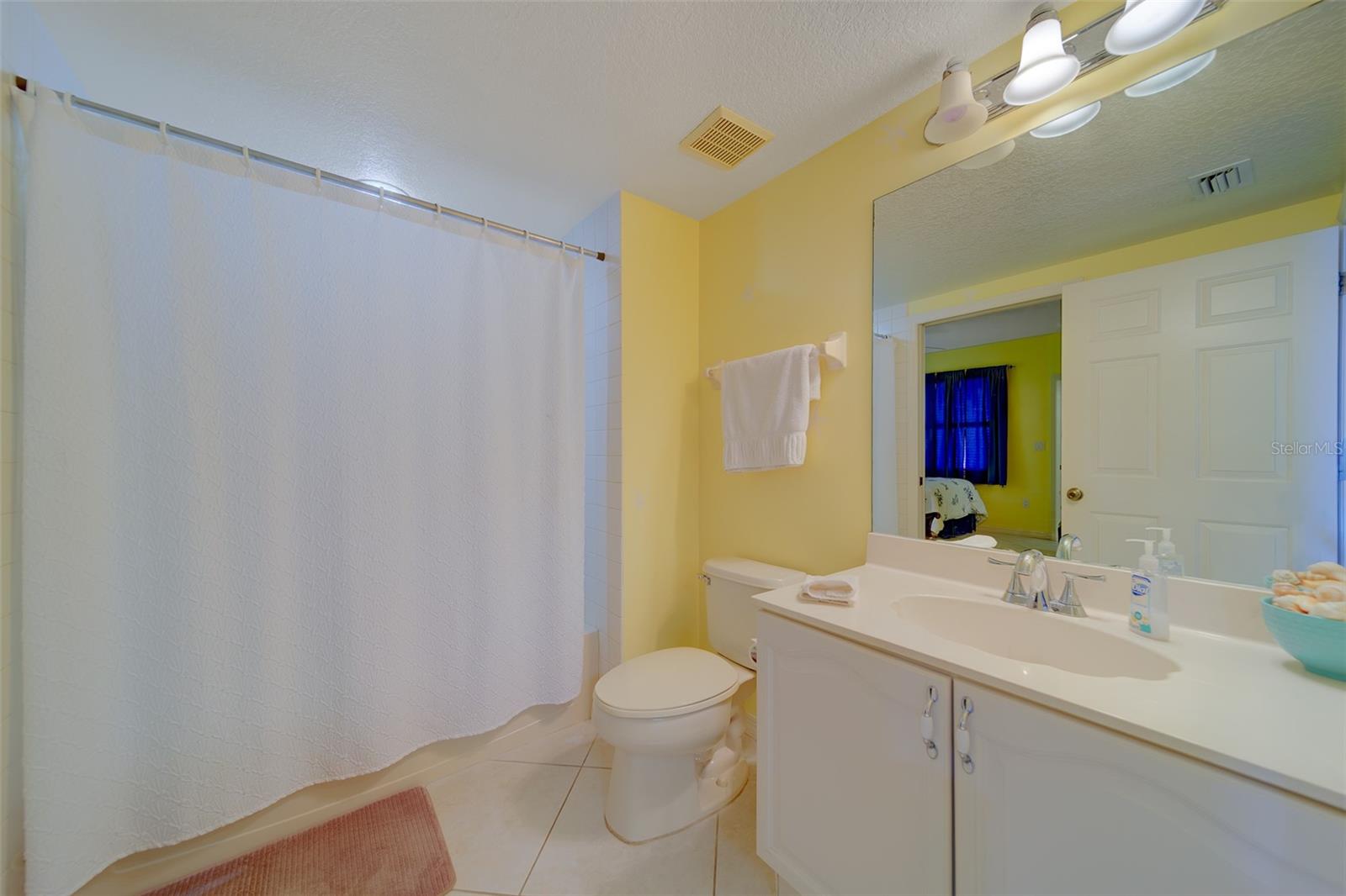 Image 35 of 67 For 16450 Gulf Boulevard 564