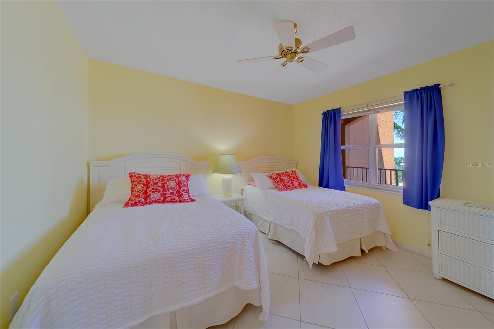 Image 39 of 67 For 16450 Gulf Boulevard 564
