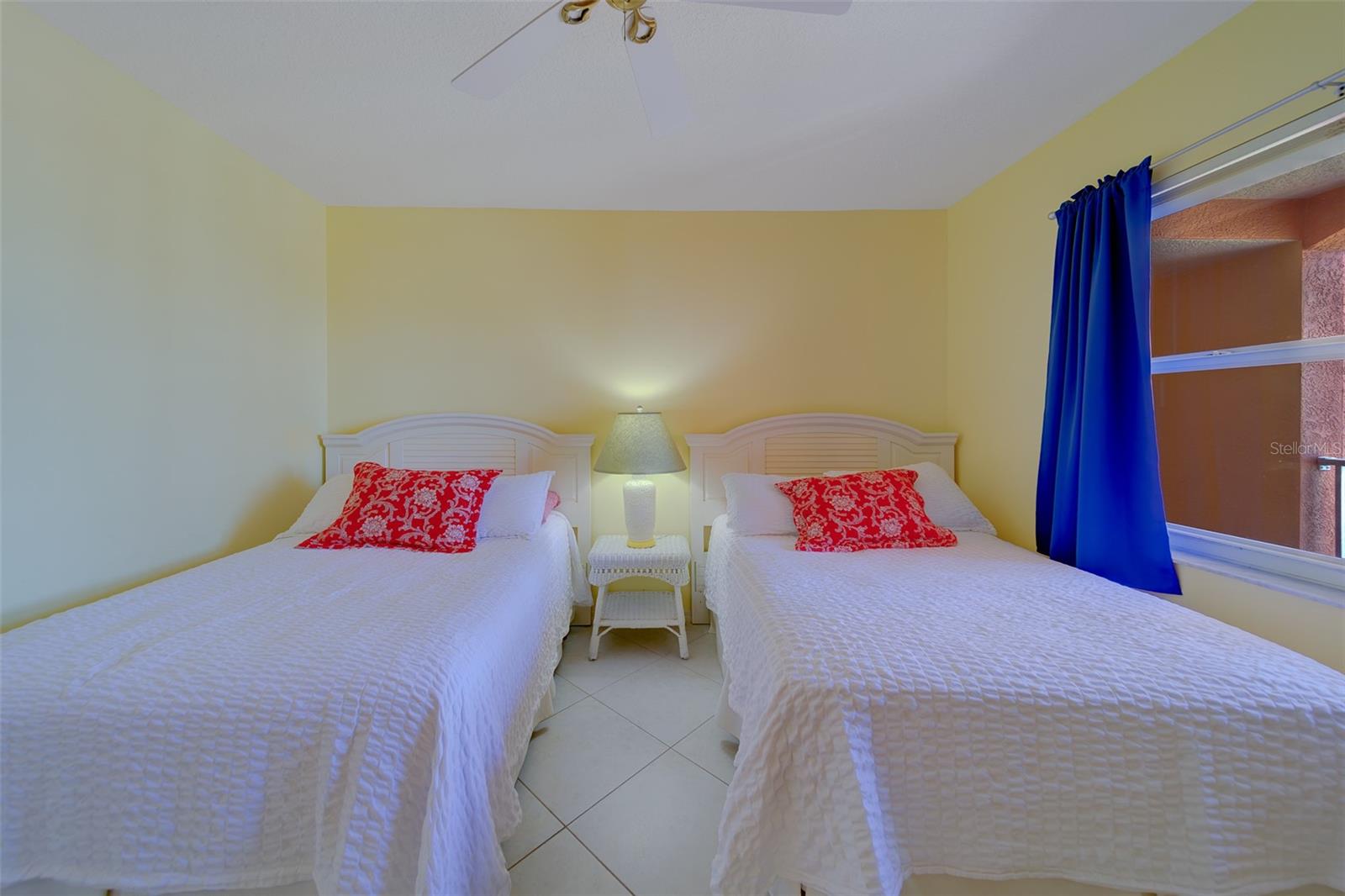 Image 40 of 67 For 16450 Gulf Boulevard 564