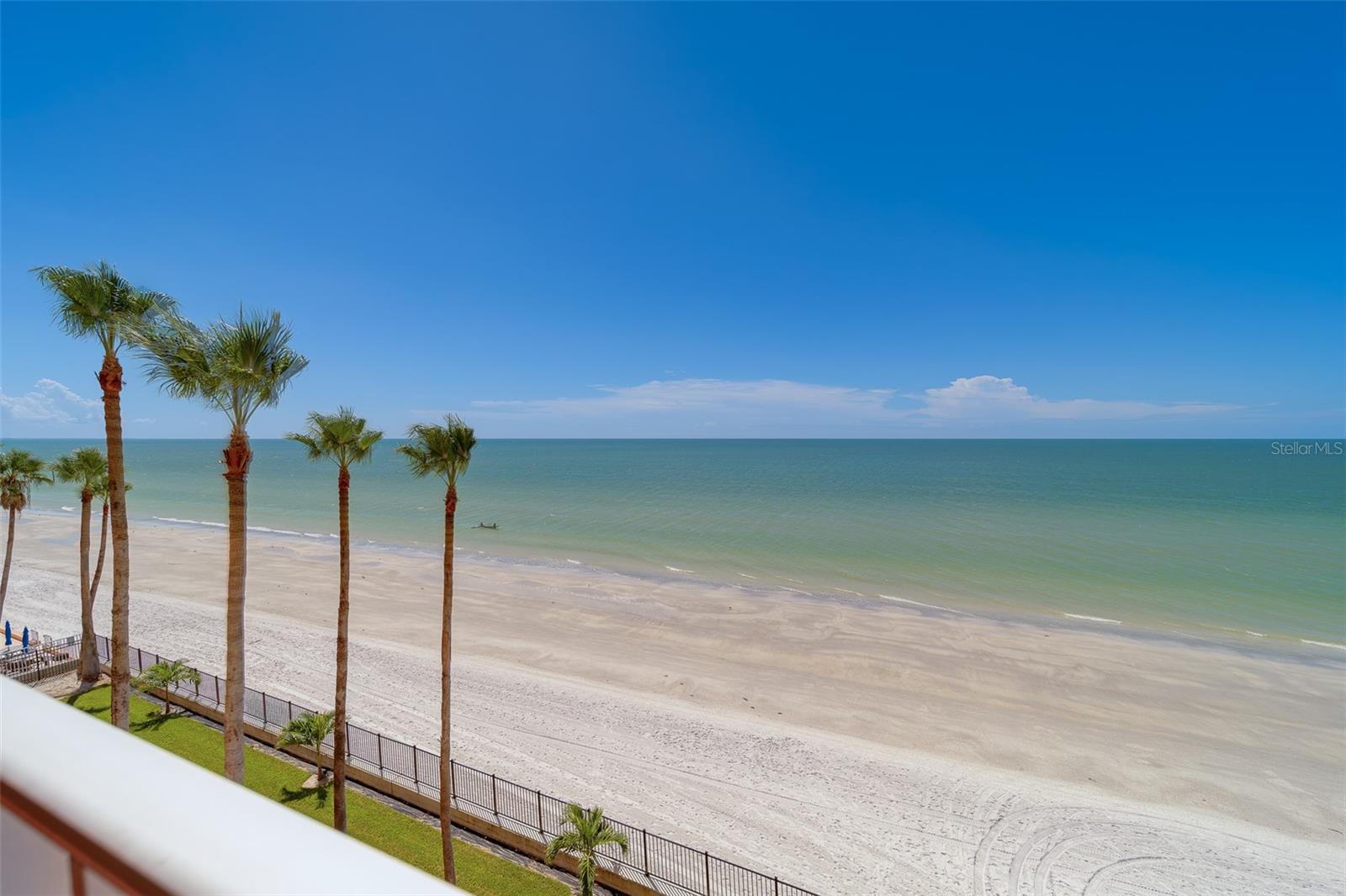 Image 46 of 67 For 16450 Gulf Boulevard 564