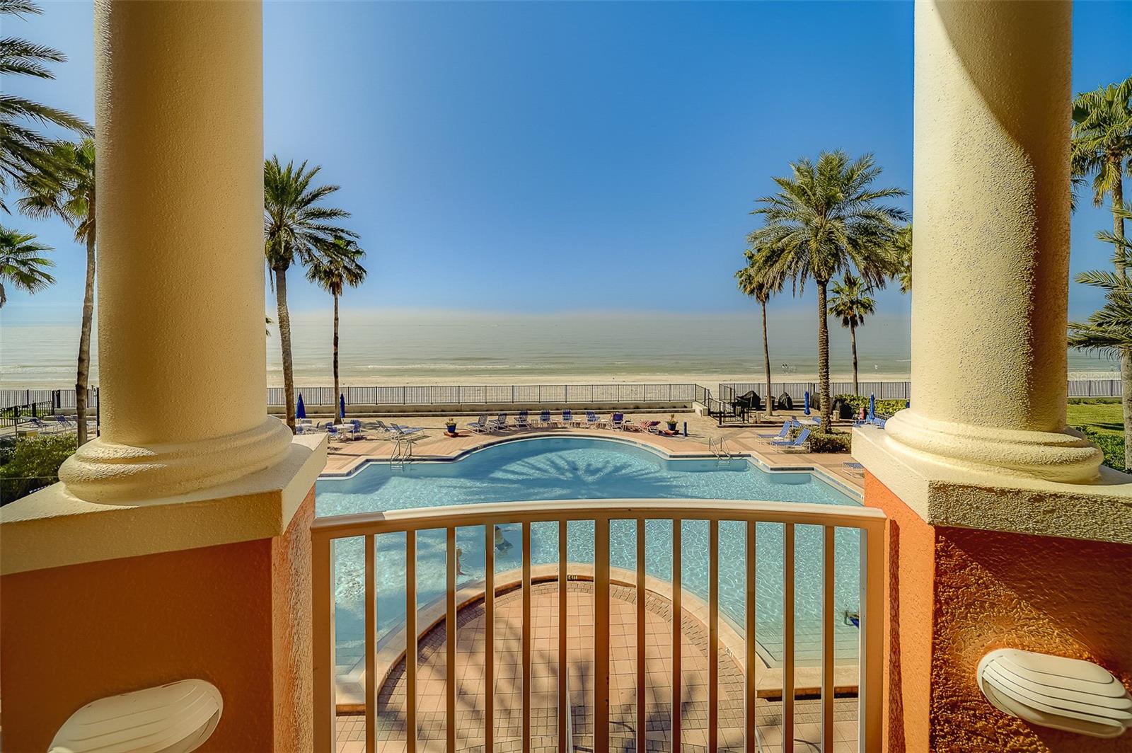 Image 55 of 67 For 16450 Gulf Boulevard 564