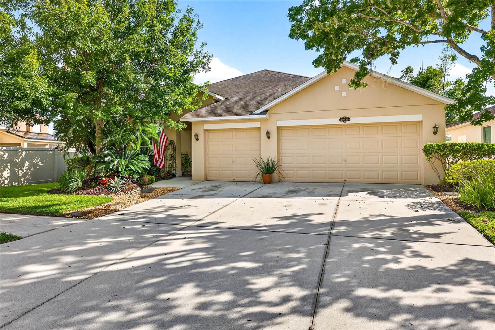 Details for 10859 Breaking Rocks Drive, TAMPA, FL 33647