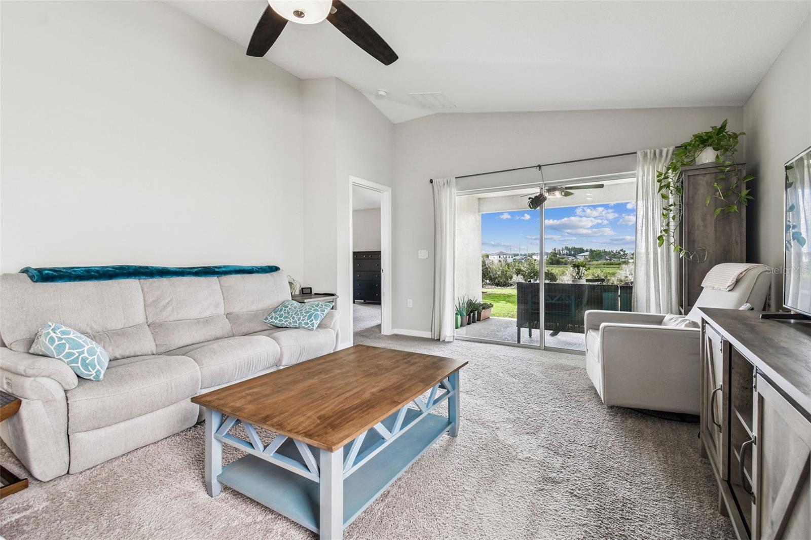 Listing photo id 17 for 14629 Brumby Ridge Avenue