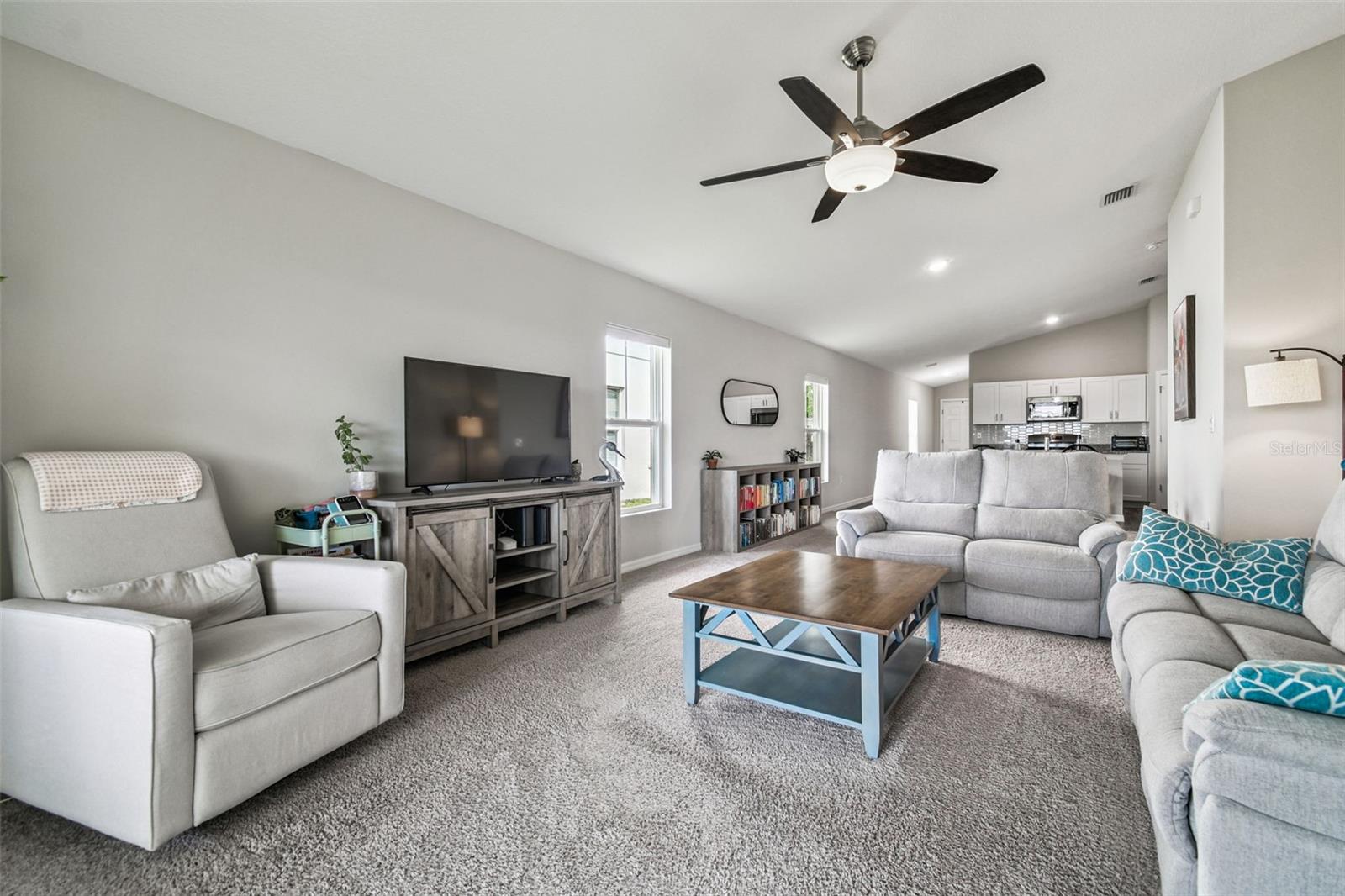 Listing photo id 18 for 14629 Brumby Ridge Avenue