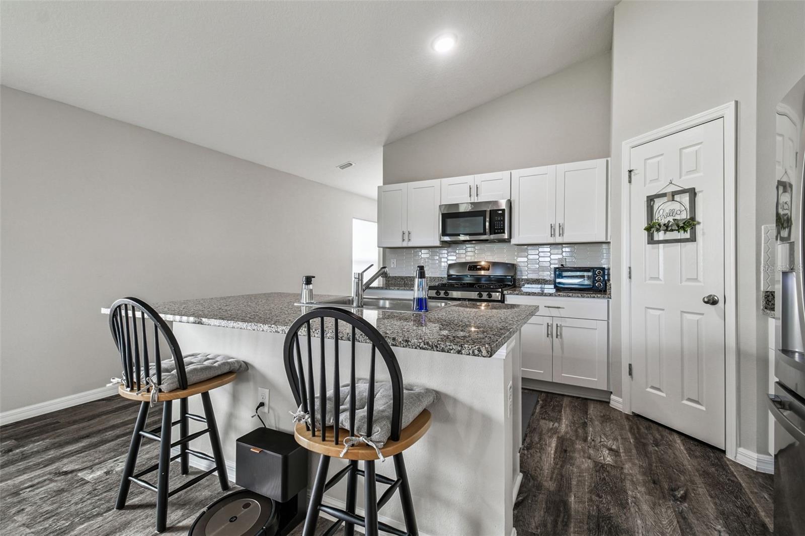 Listing photo id 3 for 14629 Brumby Ridge Avenue