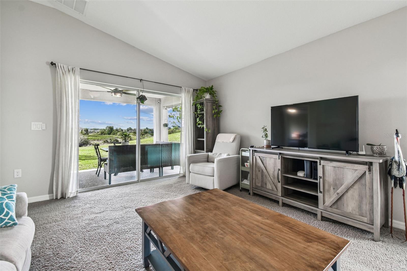 Listing photo id 7 for 14629 Brumby Ridge Avenue