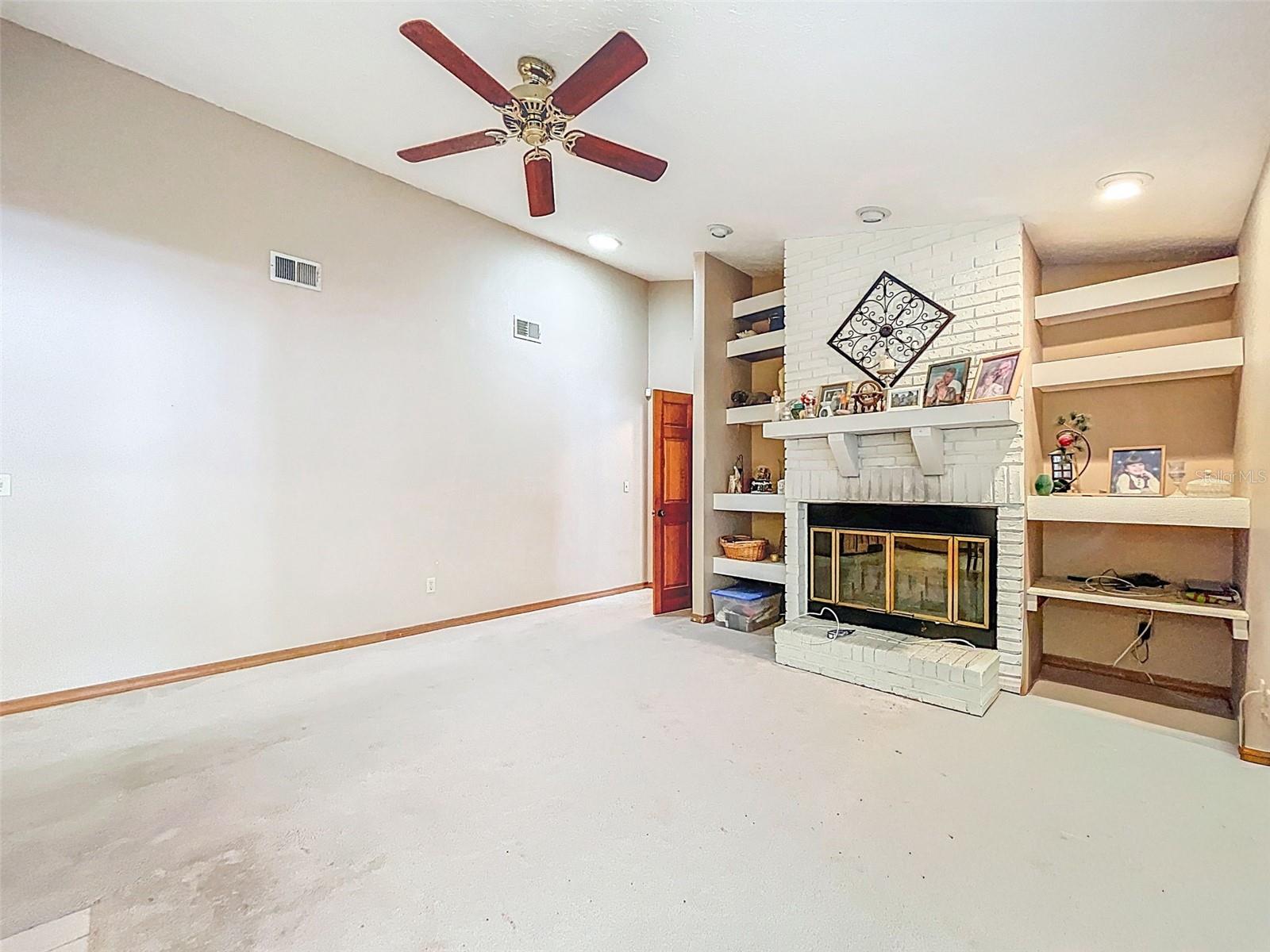 Image 13 of 34 For 25039 Tradewinds Drive